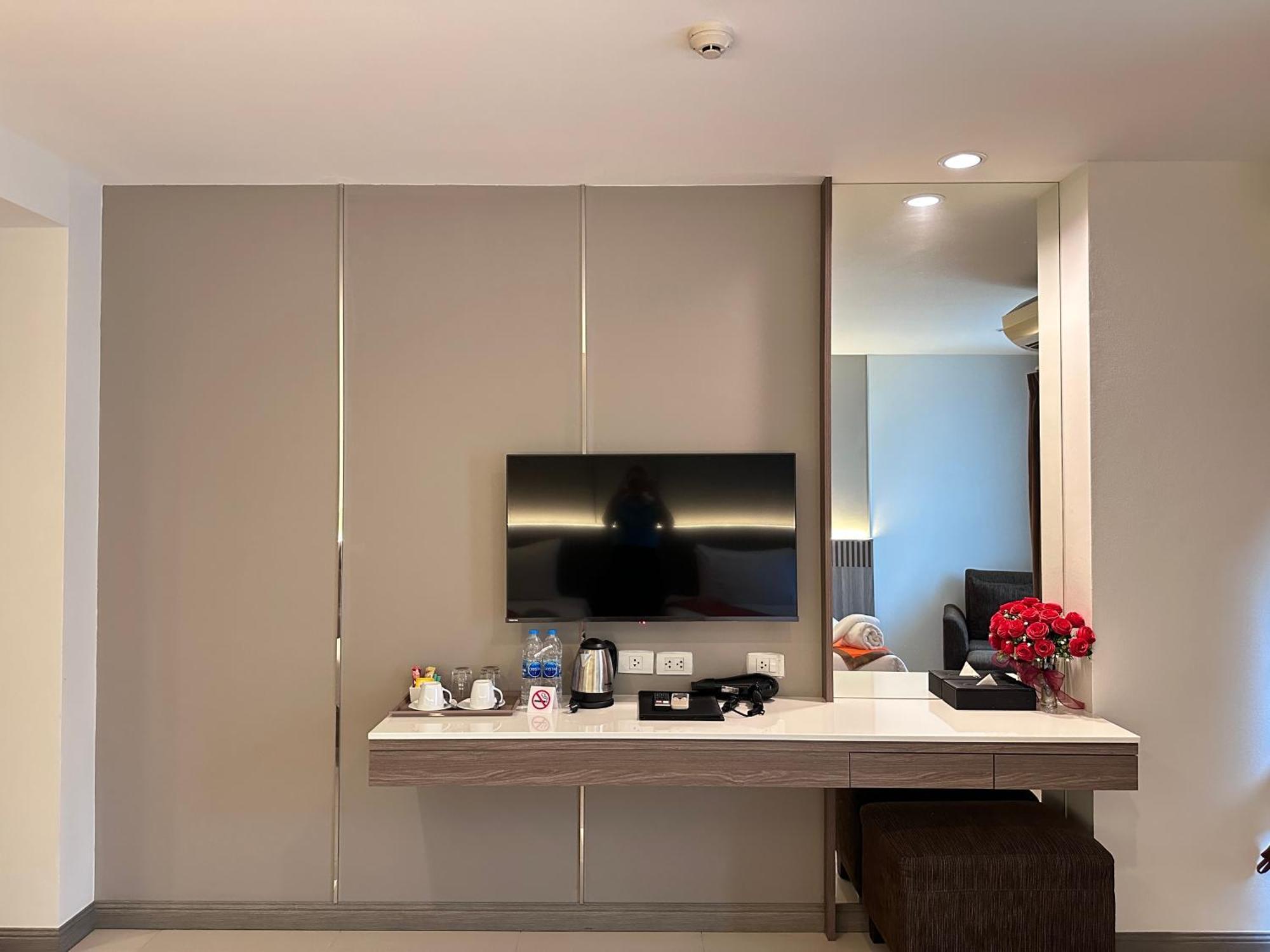 Crystal Suites Suvarnbhumi Airport Bangkok Bagian luar foto